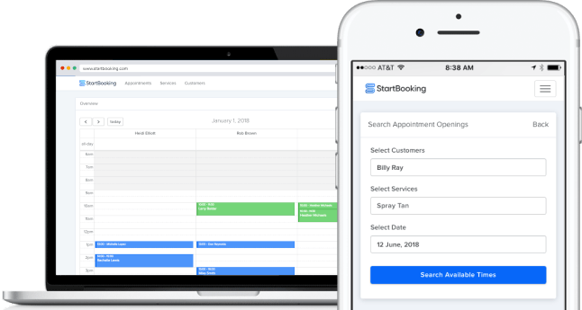 אדם משתמש בסמארטפון וטאבלט